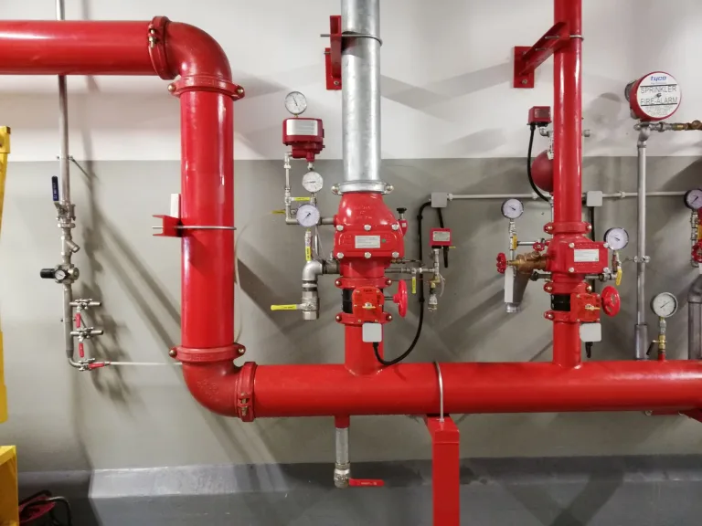 Zespół zaworów sterujących instalacji przeciwpożarowej PPOŻ w obiekcie przemysłowym wykonany przez VSYSTEM